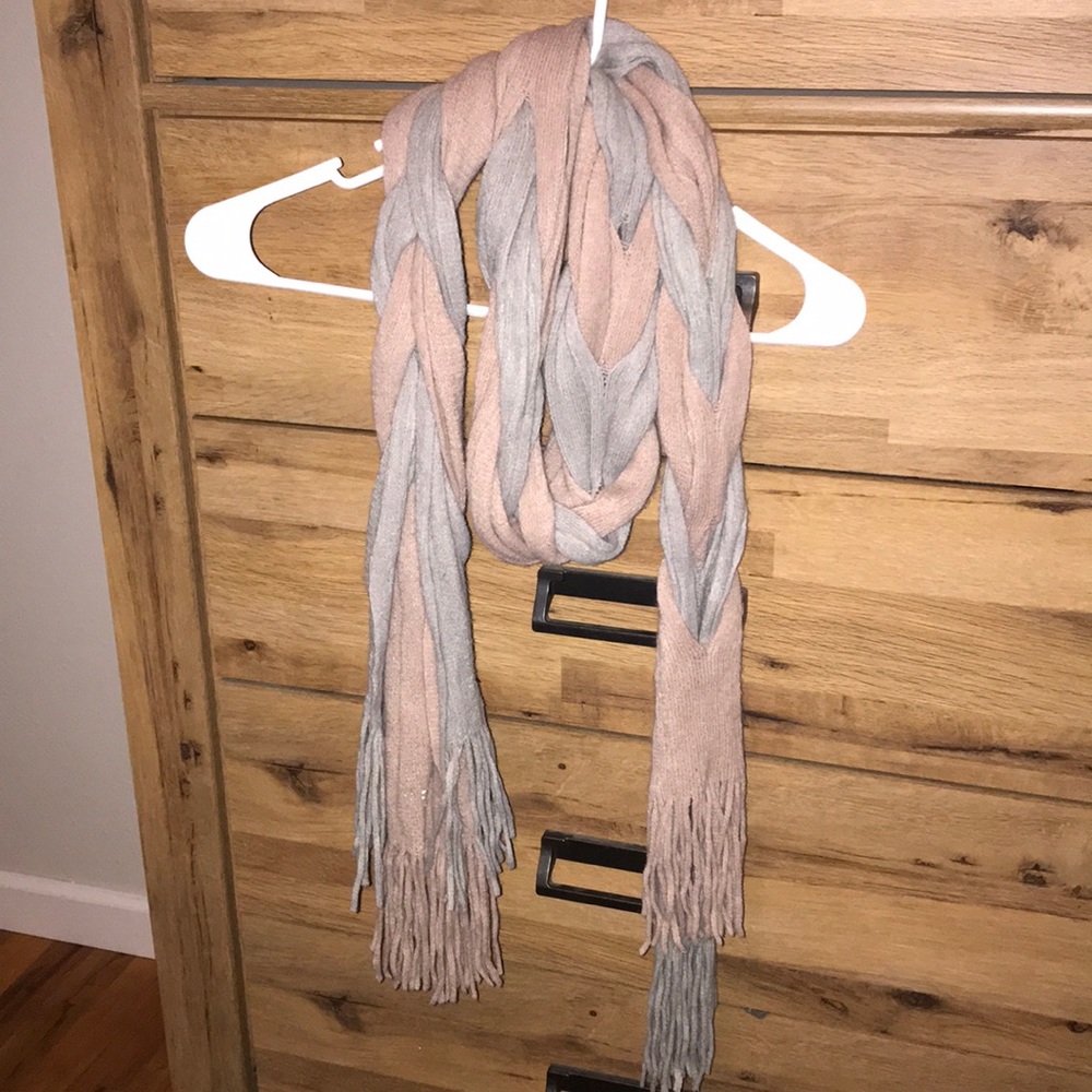Gray and mauve braided scarf